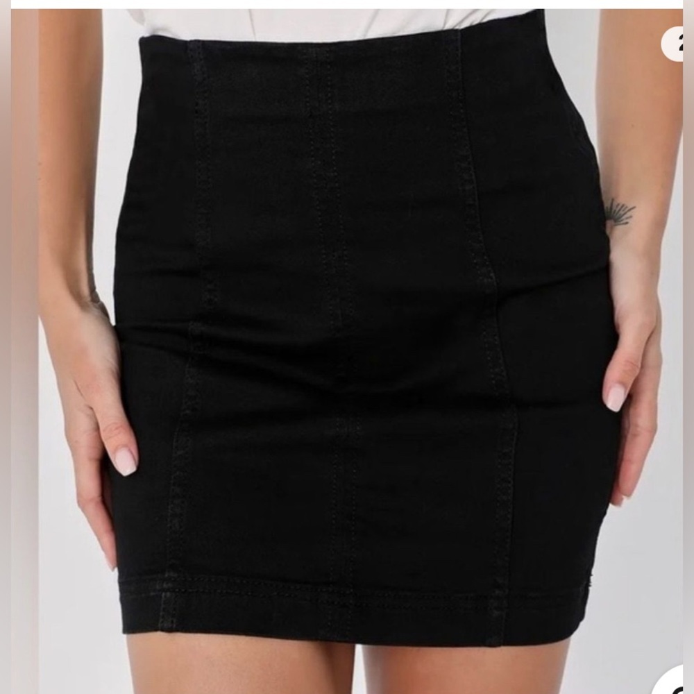 Free People Modern Femme Washed Black Denim Mini Skirt Size 2 - Picture 2 of 7